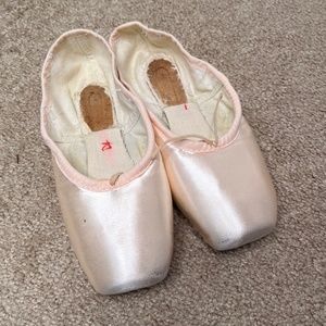 Suffolk Spotlight Pointe Shoes Size 5.5 X